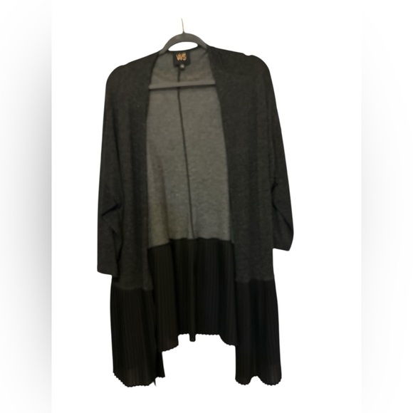 W5 Sweaters - W5 Women's Gray and Black Cardigan Sweater